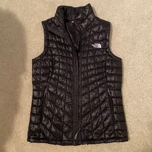 black north face vest!